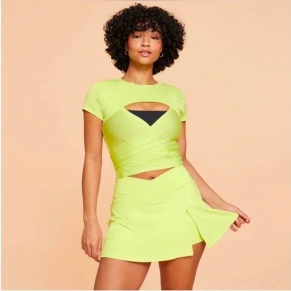 Blogilates By Cassey Reversible Tie Tops. 2 Shirts. 4 ways To Wear. NWT. Size 1X - Picture 7 of 10